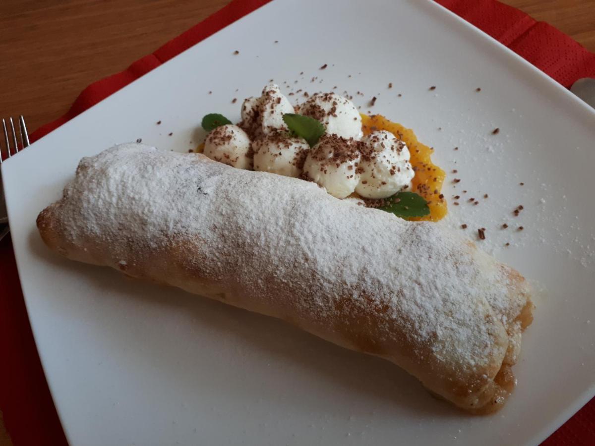Dniprovski Zori 크레멘축 외부 사진