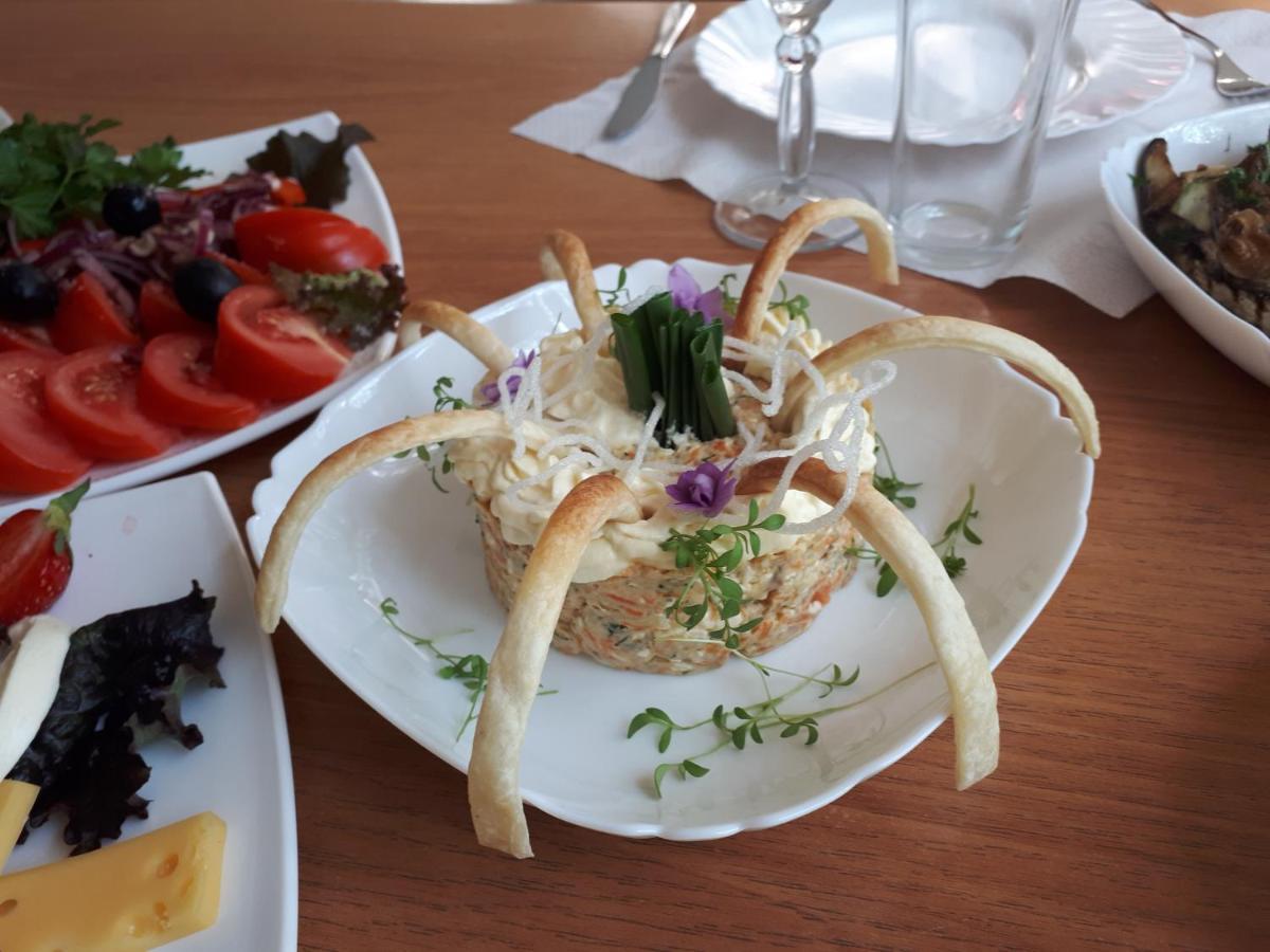 Dniprovski Zori 크레멘축 외부 사진