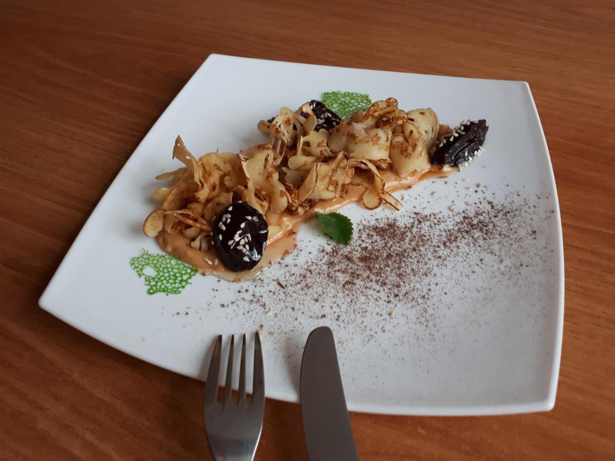 Dniprovski Zori 크레멘축 외부 사진