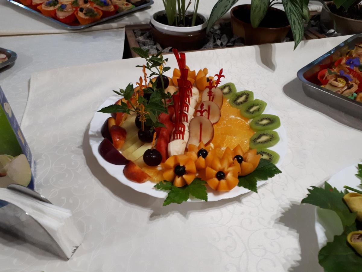 Dniprovski Zori 크레멘축 외부 사진